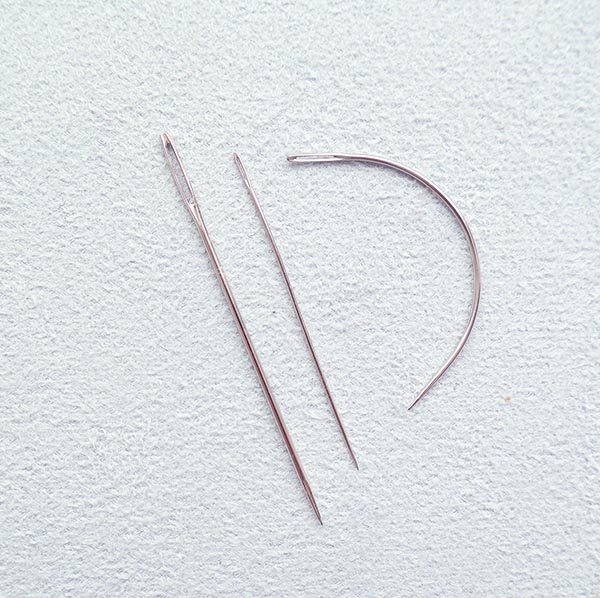 curved and straight bookbinding needles